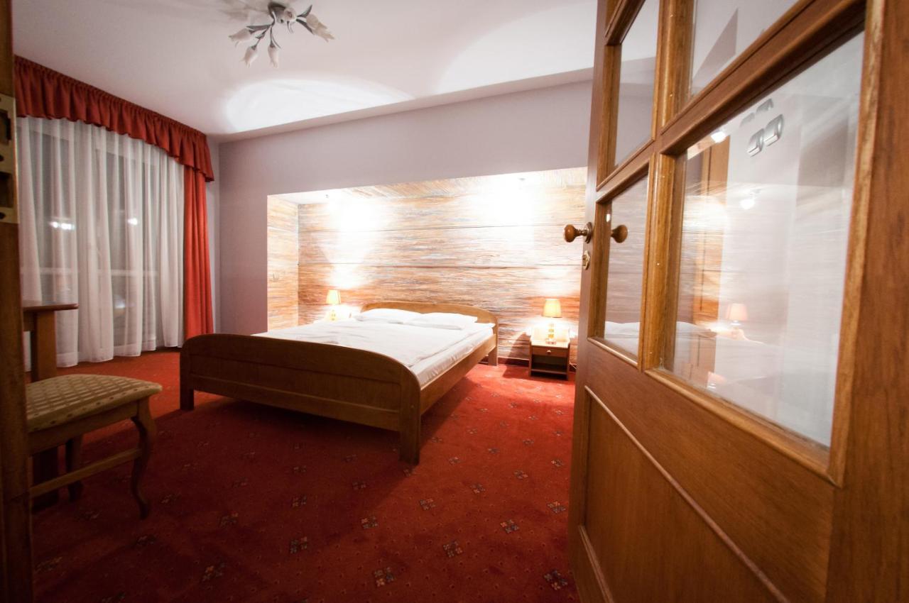 Secession Hotel Leczna Exterior photo